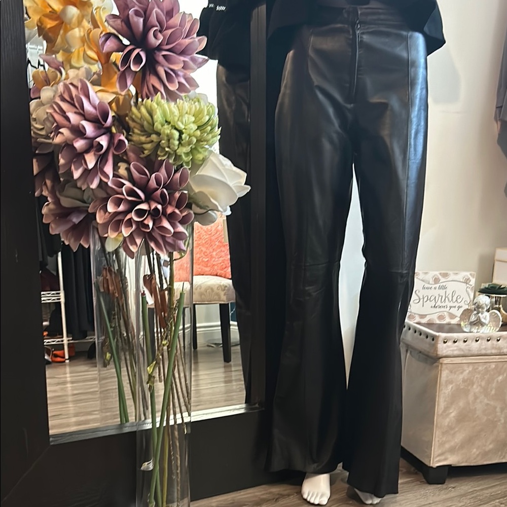 GORGEOUS DANIER Black Leather pants that flare out at the bottom with a zipper. - Picture 11 of 15